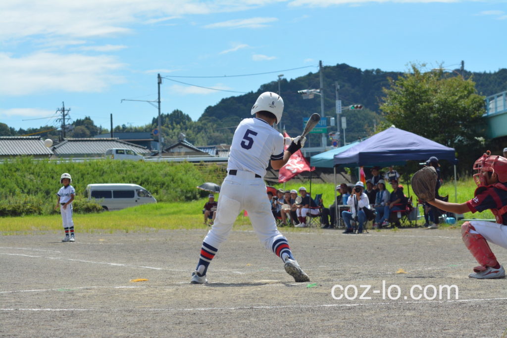 右バッターのスイングを（三塁側から）