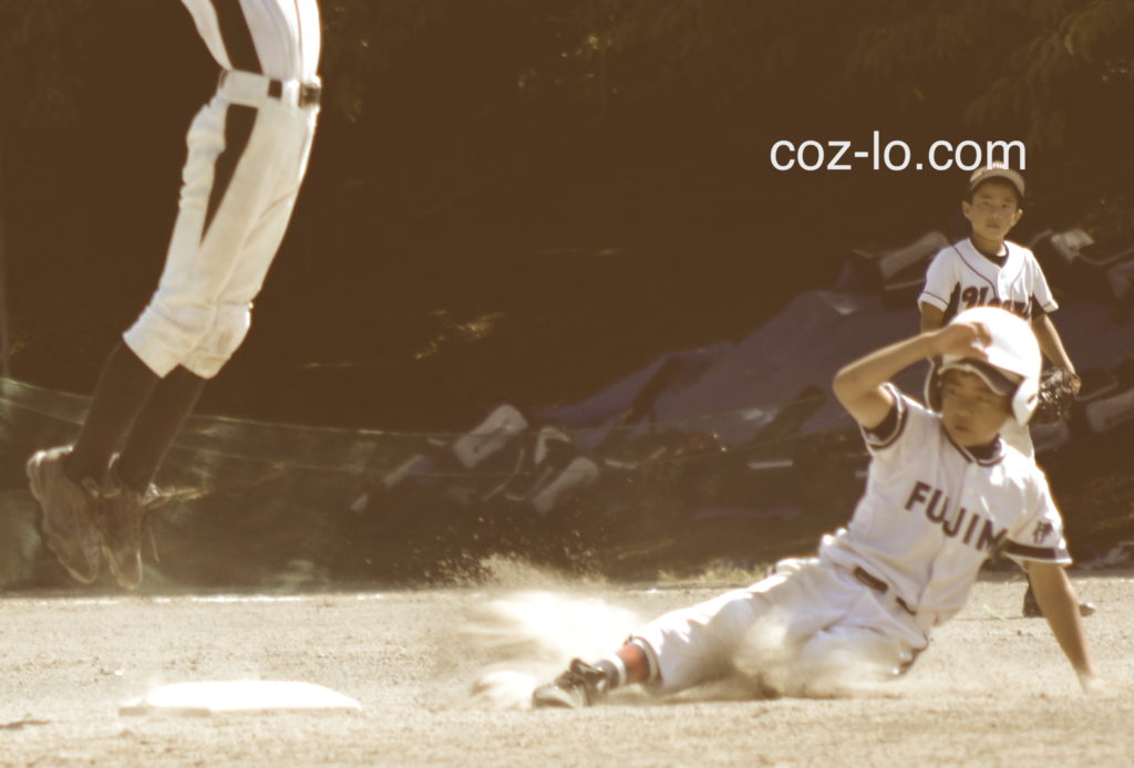 二塁へのスライディング