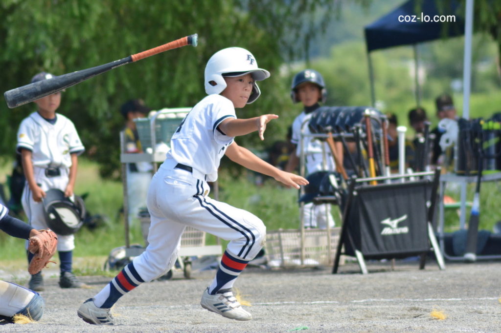左バッターのバット投げ（一塁側から）