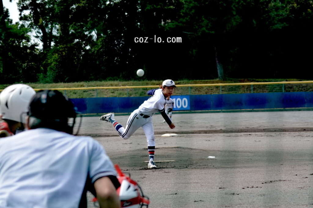 ピッチングのシーンをバックネットから